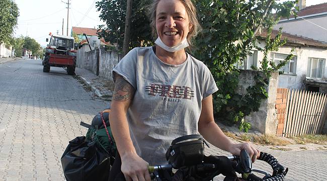 Bisikletiyle Doğu Avrupa ve Balkan Turuna Çıkan Kadının Son Durağı Türkiye Oldu