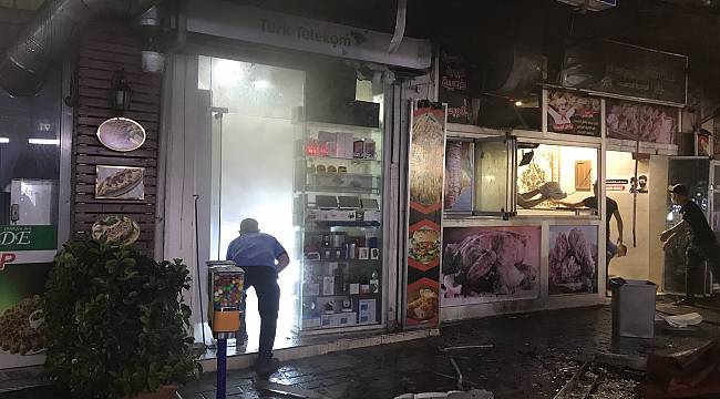 Bursa'da Dönerci Dükkanındaki Yangın Maddi Hasara Neden Oldu