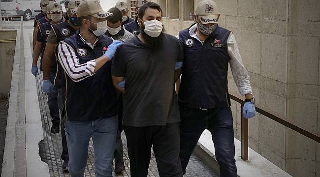 Bursa ve Mersin'deki DEAŞ Operasyonunda Yakalanan 5 Zanlı Adliyeye Sevk Edildi