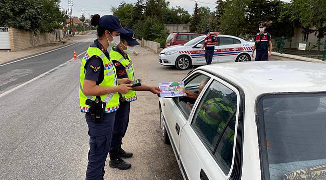 Jandarma Ekipleri 98 Bin 118 Kişiye Trafik Kurallarını Anlattı