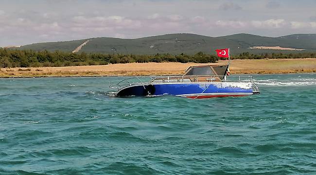 Karaya Oturan Teknedeki 3 Kişi Sahil Güvenlik Ekiplerince Kurtarıldı