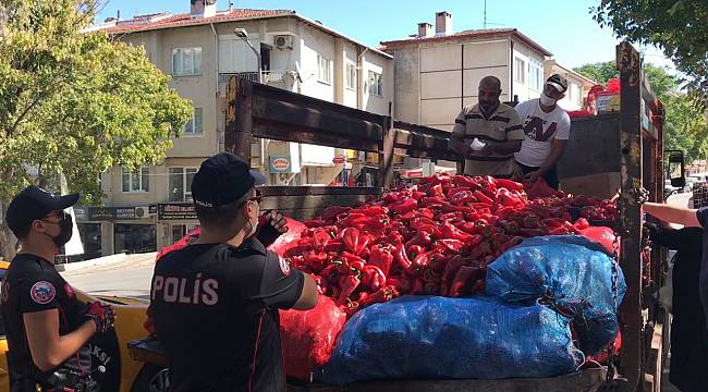 Kol ve Ceplerindeki Maskeleri Polisi Görünce Alelacele Taktılar