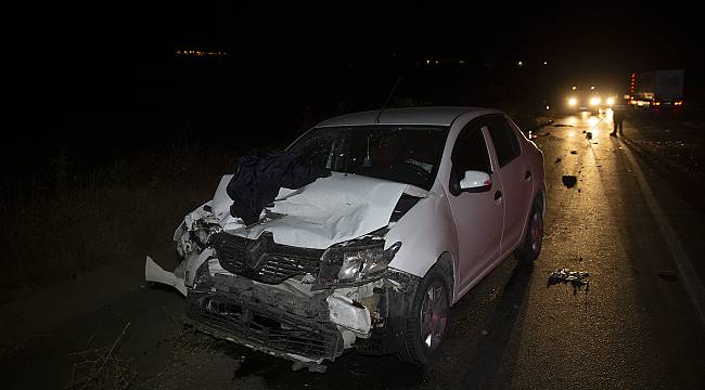 Otomobiller Çarpıştı, 3 Yaralı