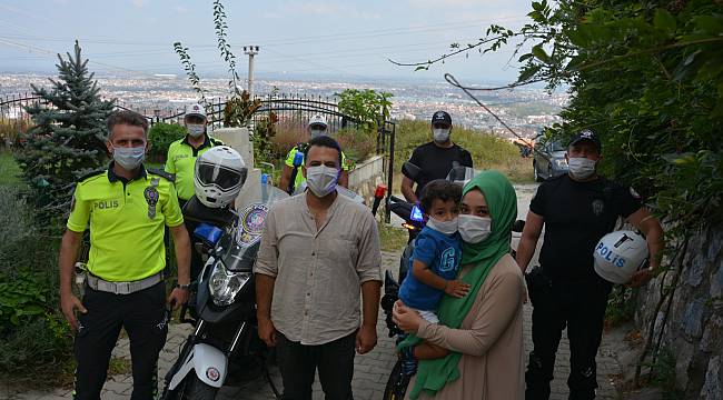 Polis Maketine Sarılan Minik Ertuğrul'a İl Emniyet Müdürü Kaya'dan Sürpriz