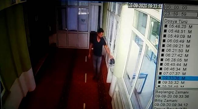 Sabah Namazı Sırasında Camiden Bağış Paraları Çalındı