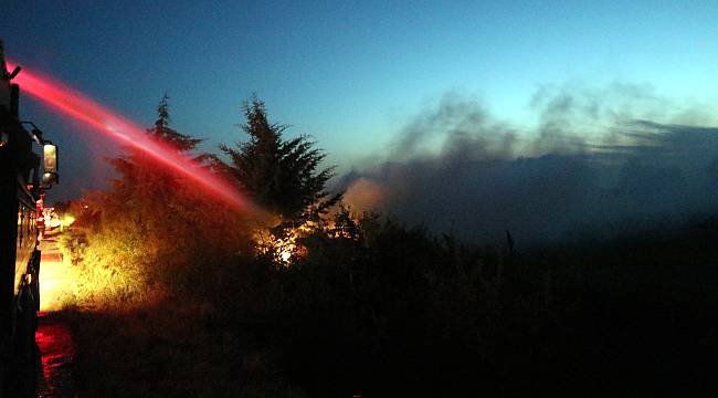 Şarampole Devrilen Otomobil Alev Aldı