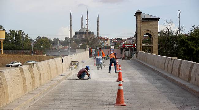 Tarihi Tunca Köprüsü Onarılıyor