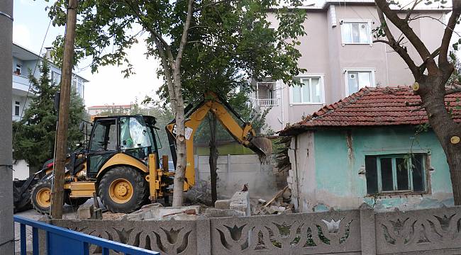 130 Metruk Binanın Yıkımına Başlandı