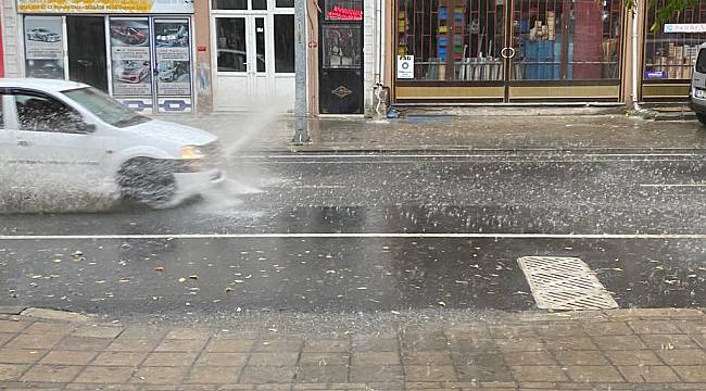 Çorlu'da Sağanak Hayatı Olumsuz Etkiledi