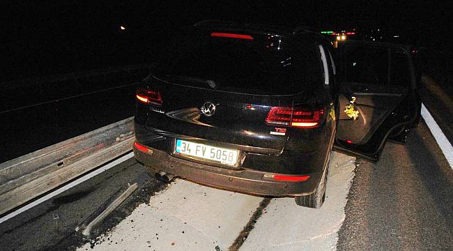 Kontrolden Çıkan Otomobil Takla Atarak Bariyerlere Çarptı, 2 Yaralı
