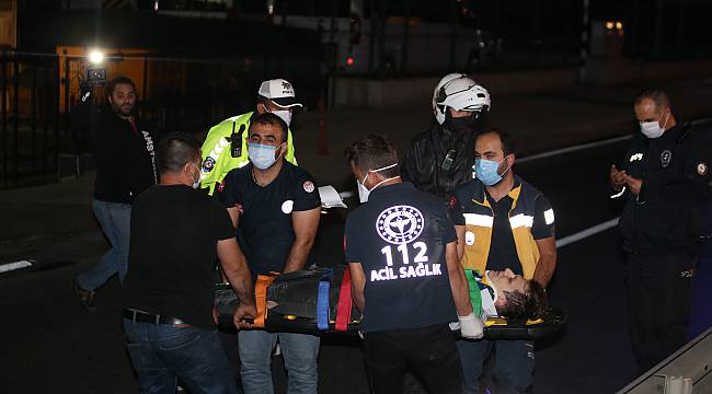 Küçükçekmece'de Bariyerlere Çarpan Motosikletin Sürücüsü Yaralandı