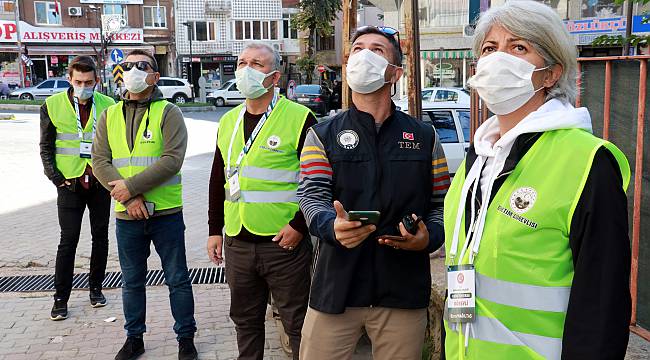 Önce İzolasyona Uyup Uymadıkları Denetlendi Ardından İhtiyaçları Soruldu