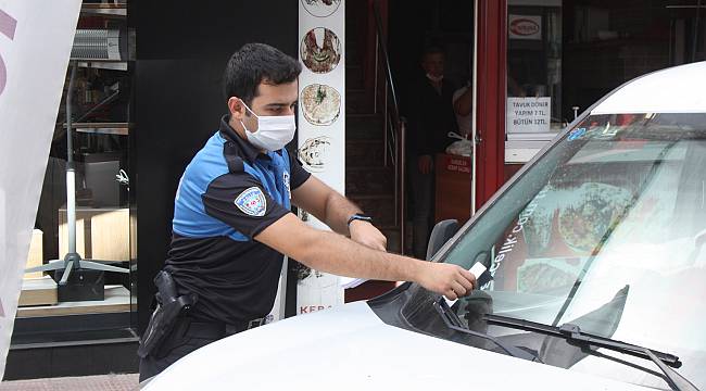Oto Hırsızlığına Ceza Makbuzu Şeklindeki Yazıyla Dikkat Çekildi