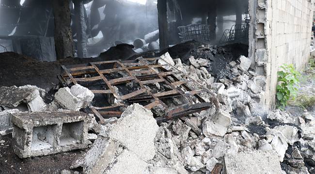 Sakarya'da Kauçuk Fabrikasında Çıkan Yangın Söndürüldü