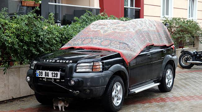 Vatandaşlar Araçlarını Dolu Yağışından Korumak İçin Önlem Aldı