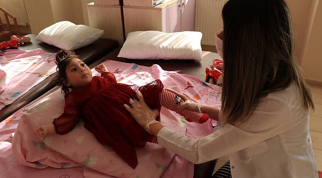 Ailesi Mucize Bebek Elif'in Yürüyeceği Günü Bekliyor