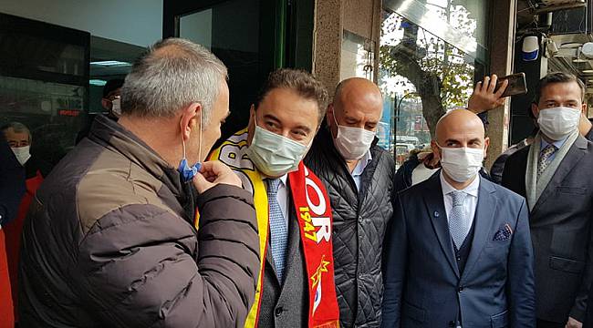 Babacan, "Türkiye'de Her Alanda Sorunlar Büyüyor"