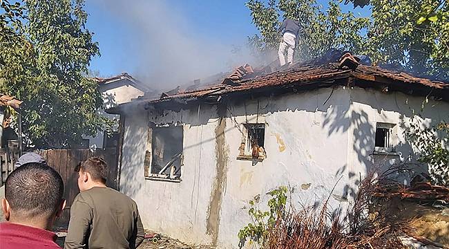 Çıkan Yangında Ev Kullanılmaz Hale Geldi