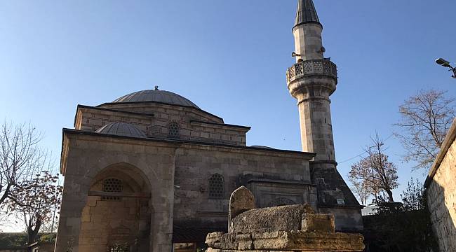 Edirne'de Tarihi Camiye Zarar Vermeye Çalışan Zanlı Aranıyor