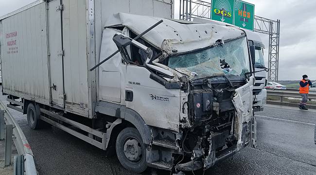 Hafriyat Kamyonu İle Yük Kamyonu Çarpıştı