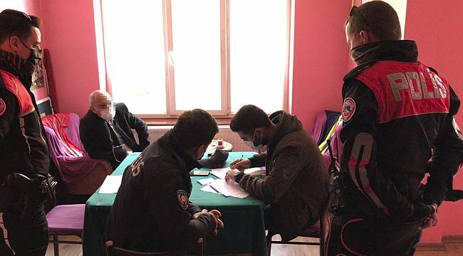Kahvehanede Kovid-19 Tedbirlerine Uymayan 16 Müşteri ve İşletme Sahibine Para Cezası