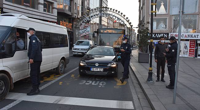 Çorlu'da Ekipler Sokağa Çıkma Kısıtlamalarını Denetledi