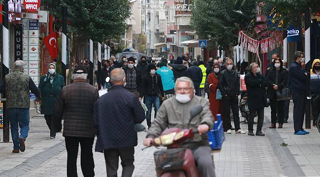 Kısıtlamanın Bitmesiyle Cadde ve Sokaklarda Hareketlilik Başladı
