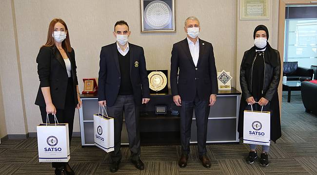 "Sakarya Yazarlarını Okuyor" Çekilişini Kazananlara Kitapları Verildi