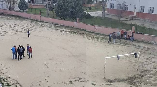 Sokağa Çıkma Yasağında Çocuklar Sokakta Futbol Maçı Yaptı