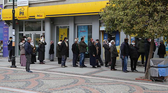 Sosyal Mesafeye Uymayanları Polis Sık Sık Uyardı