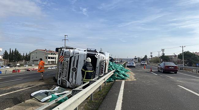 Yayaya Çarpan Tır Kontrolden Çıkarak Devrildi, 1 Ölü 1 Yaralı