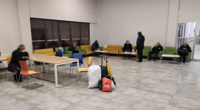 Bursa'da Dışarıda Kalan 30 Kişi, Barınma Evlerine Yerleştirildi