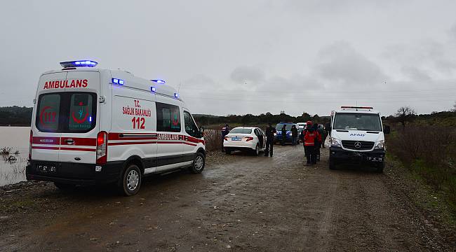 Çanakkale'de Gölete Düşen Araçtaki 2 Kişi Kayboldu