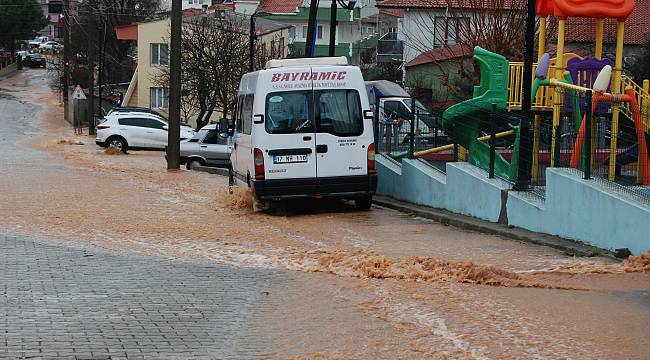 Çanakkale'de Şiddetli Yağış Nedeniyle Su Baskınları Yaşandı