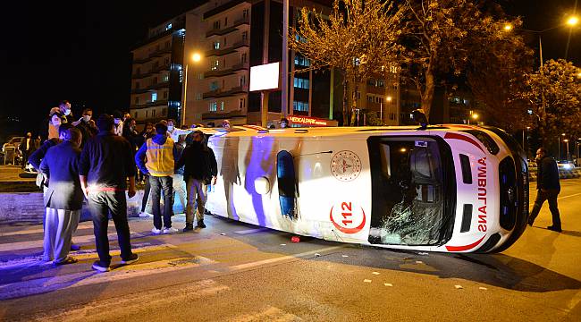 Çanakkale'de Taksi İle Ambulans Çarpıştı, 5 Yaralı