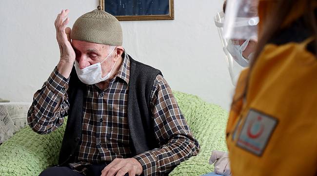 Filyasyon Ekiplerinin Dağ Köyünde Ulaşıp Aşı Yaptığı Selim Dede Gözyaşlarını Tutamadı