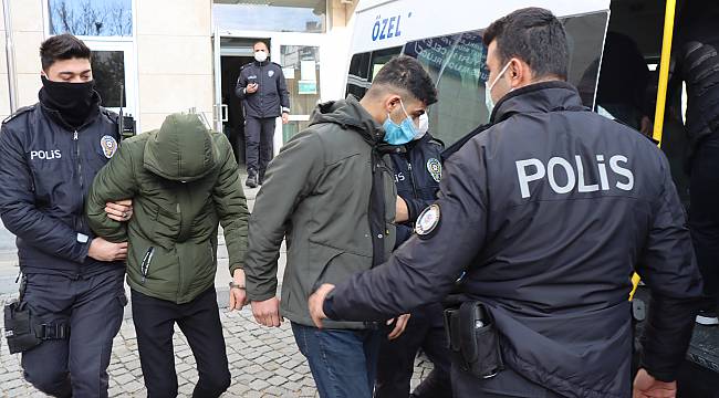 İstanbul'dan Çaldıkları Otomobille Saklanırken Yakalanan 3 Zanlı Tutuklandı