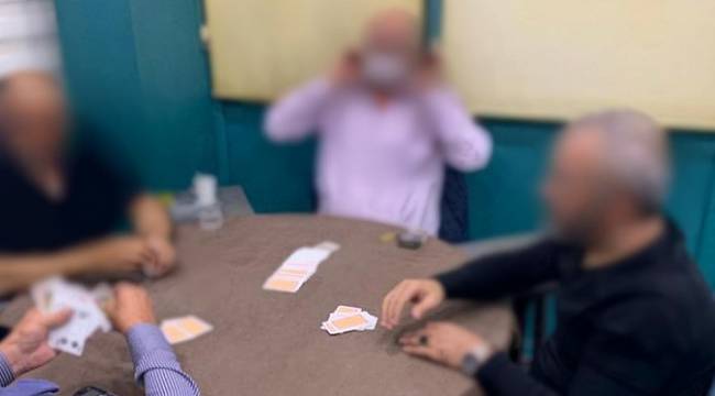 Kıraathanede Kumar Oynayan 15 Kişiye Ceza Kesildi