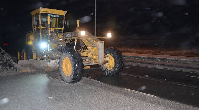 Malkara'da Kar Küreme ve Tuzlama Çalışması Yapıldı