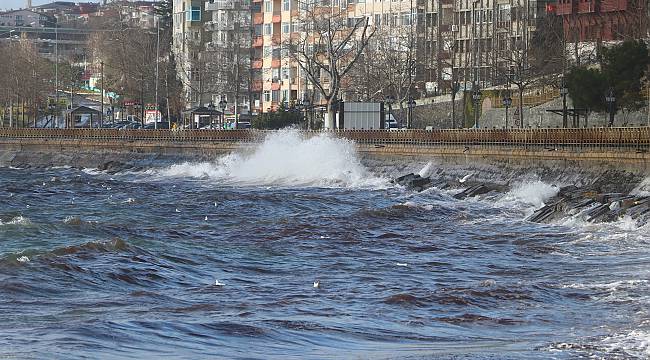 Marmara Denizi'nde Ulaşıma Lodos Engeli