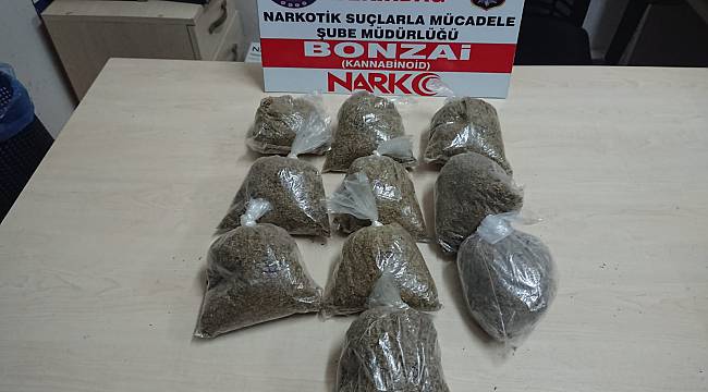 Otomobilde 1 Kilo Uyuşturucu Ele Geçirildi