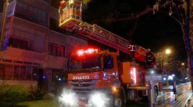 Sağlık Ekiplerine Kapıyı Açamayan Hastanın Yardımına İtfaiye Ekipleri Yetişti