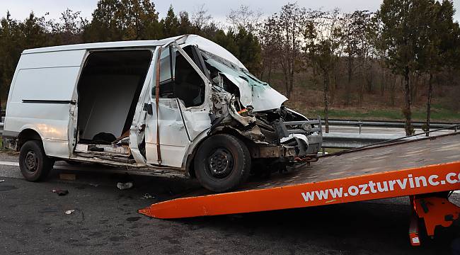 Sığınmacıları Taşıyan Midibüs İle Tır Çarpıştı, 1 Ölü, 21 Yaralı
