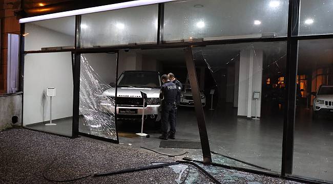 Bursa'da Çaldıkları Aracı İki Gün Sonra Galeriye Bırakıp Kaçtı