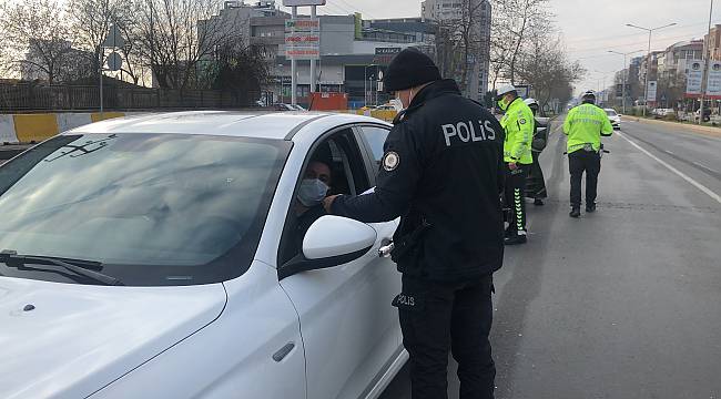 Çorlu'da Ekipler Sokağa Çıkma Kısıtlamalarını Denetledi