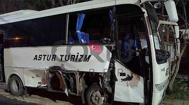 Geçit Kapalıyken Demiryolundan Geçmek İsteyen İşçi Servisine Manevra Treni Çarptı