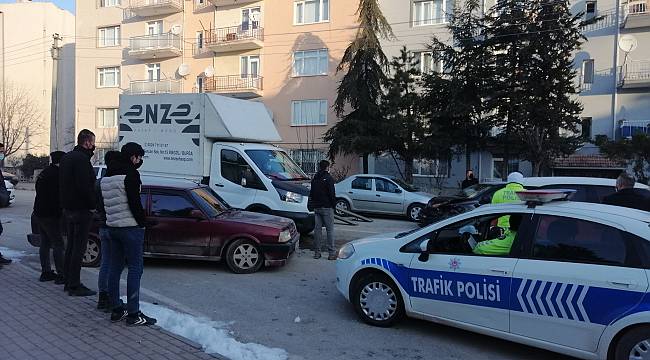 İnegöl'de Zincirleme Trafik Kazasında 1 Kişi Yaralandı