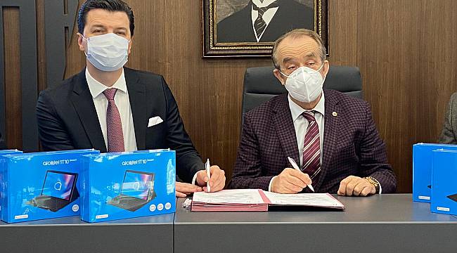 LTSO'dan İhtiyaç Sahibi Öğrencilere Tablet Hediyesi