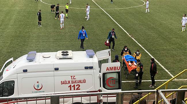 Sahada Fenalaşan Futbolcu Hastaneye Kaldırıldı