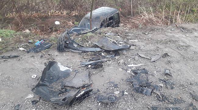 Sakarya'da Hafif Ticari Araç İle Otomobil Çarpıştı, 6 Yaralı